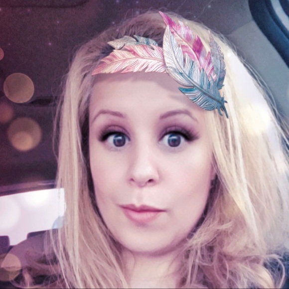 Meet your Posher, Gloria - Picture 3 of 4